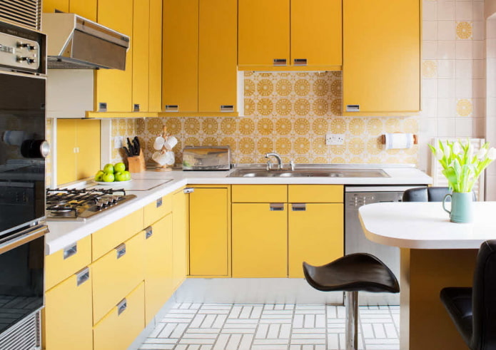 kitchen decoration in yellow tones