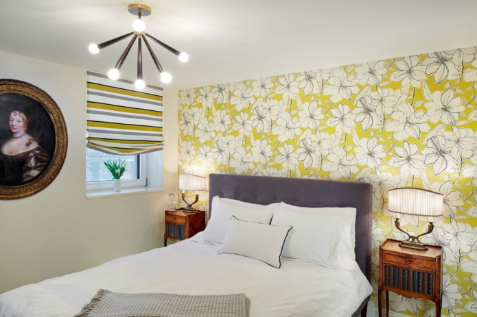 wallpaper with flowers in the bedroom