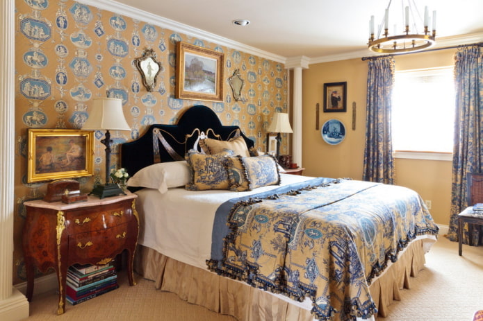 Yellow and blue wallpaper in the bedroom