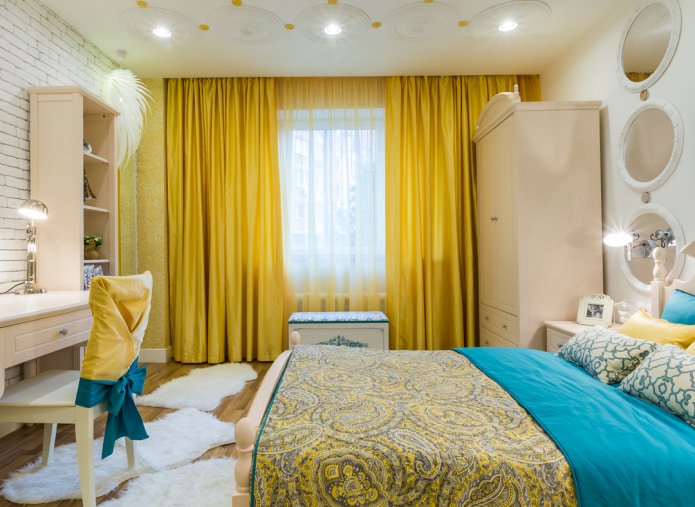 curtains in the bedroom