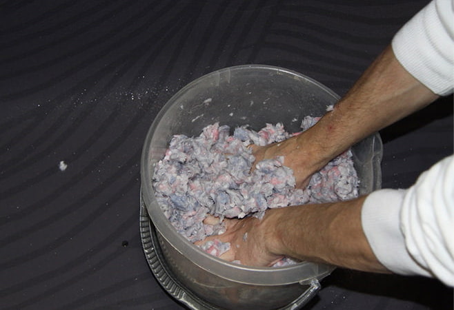 mixing the mixture for liquid wallpaper
