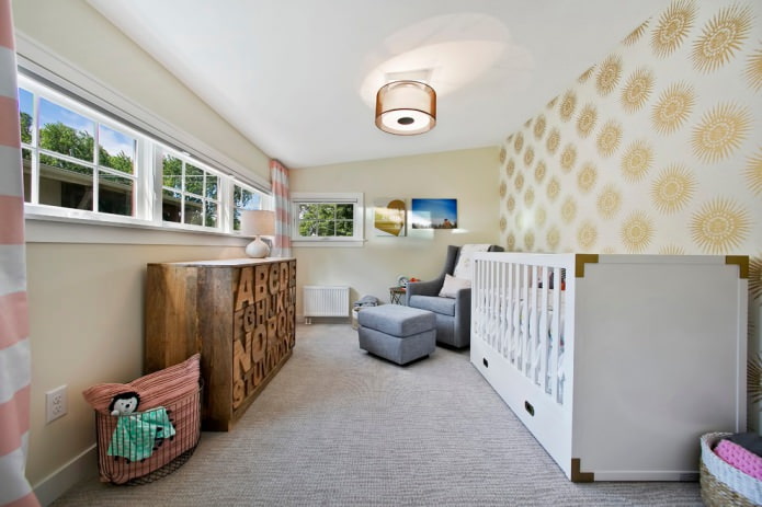 white wallpaper with a gold pattern