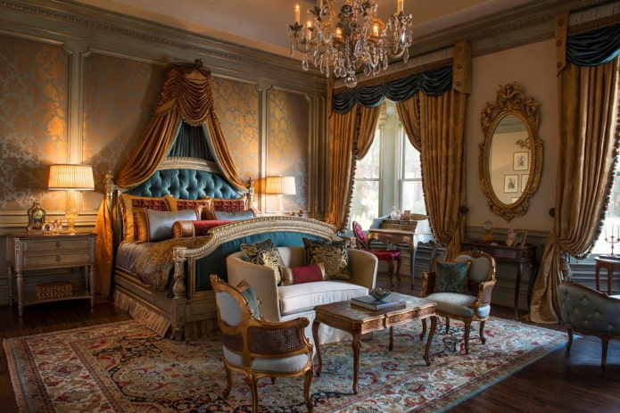 gold wallpaper decorated with moldings