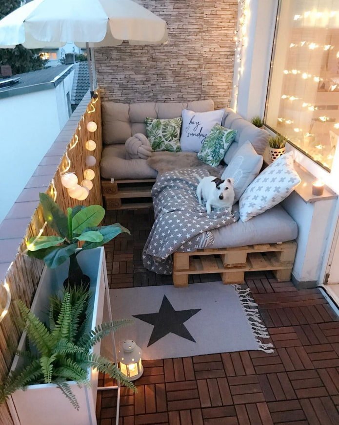 Garlands on the balcony