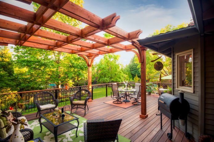 veranda with pergola