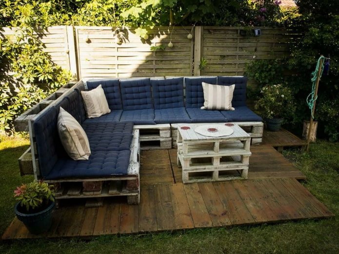 pallet furniture for the country