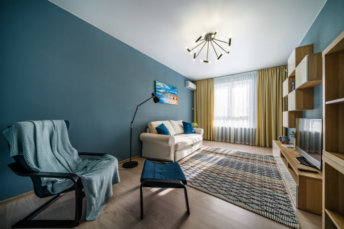 Division with a floor lamp and a carpet