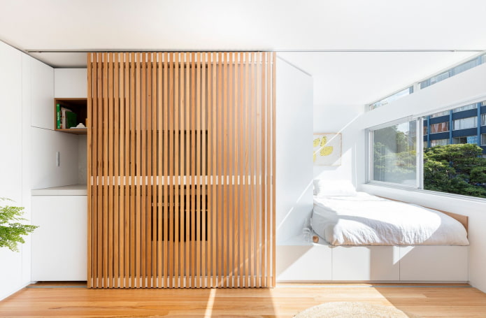 Sliding partition